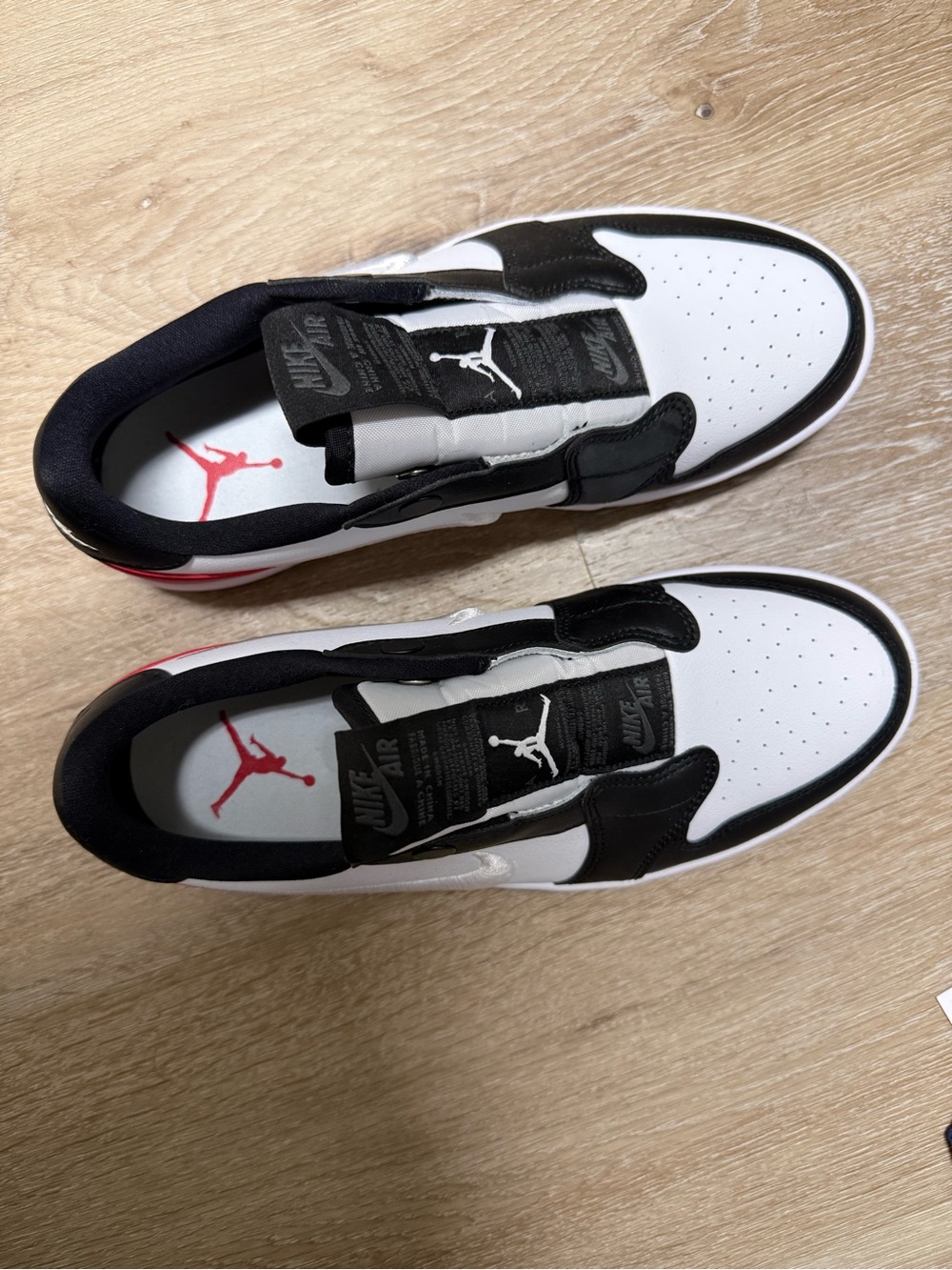 Nike Black White Red Low-Cut Sneakers
